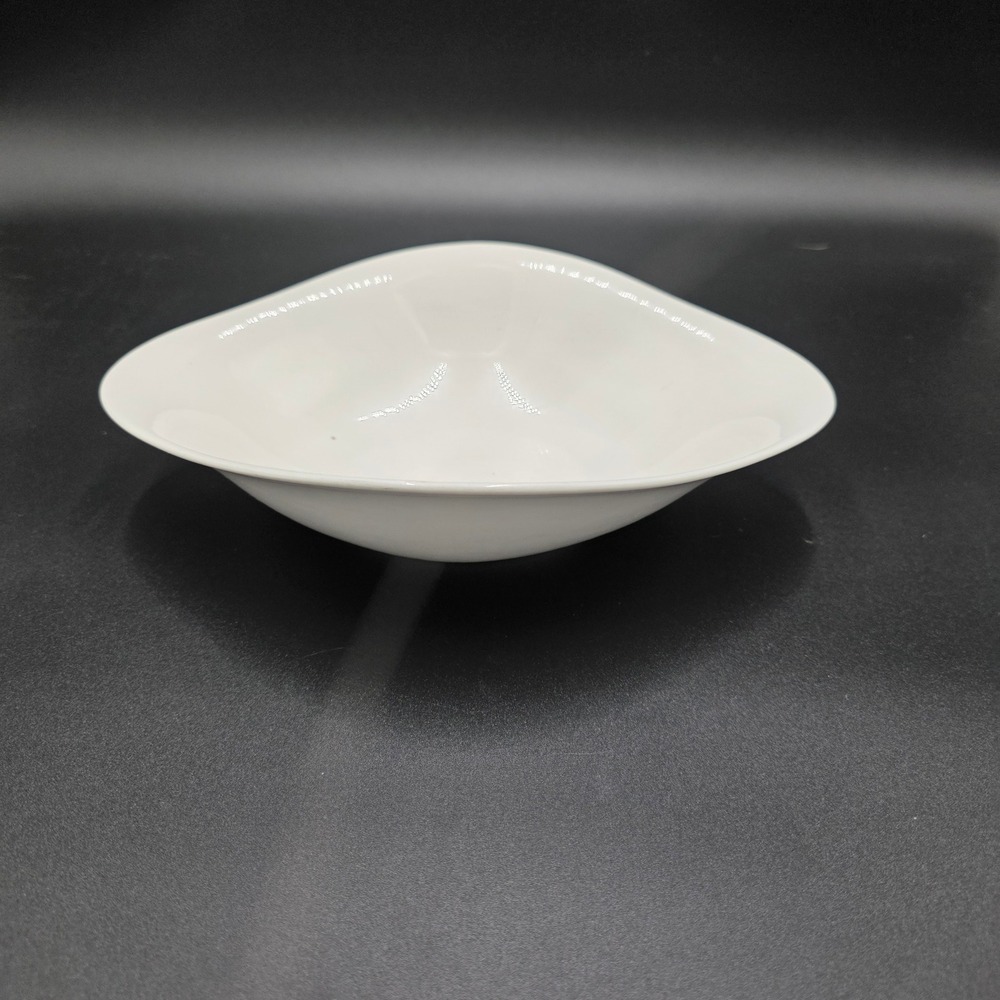 Villeroy‎ & Boch Flow White Premium Porcelain Asymmetrical Serving Bowl 11.5"